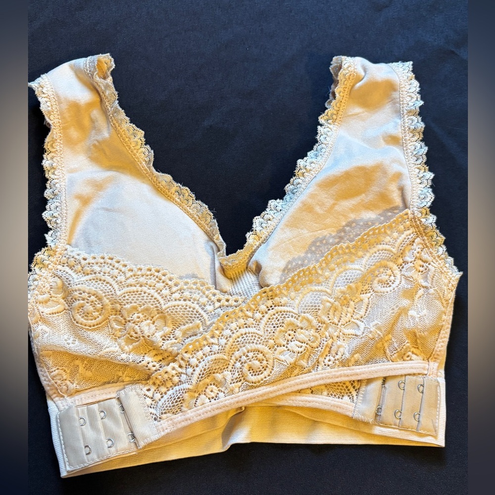 Lace Trim Cream Bralette size extra small pit to pit 11 inches